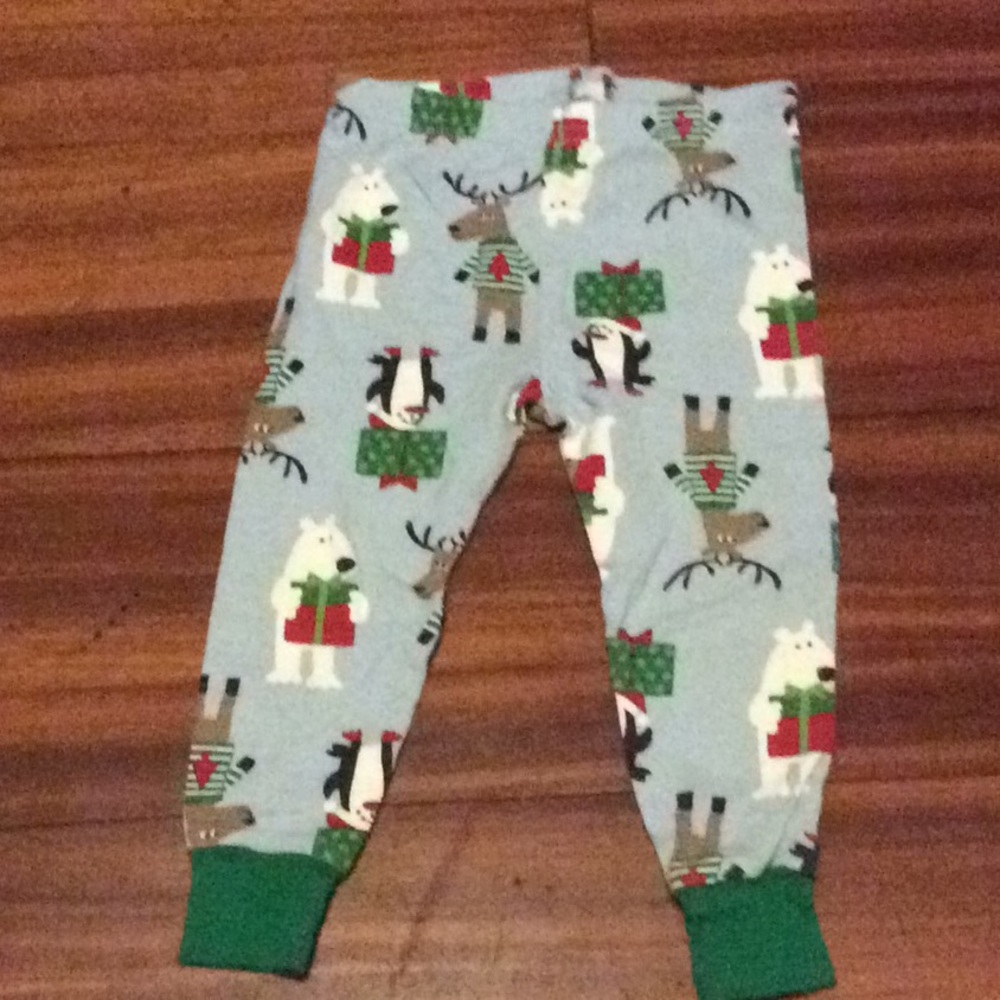 One pare of reindeers Pingones and snowman’s